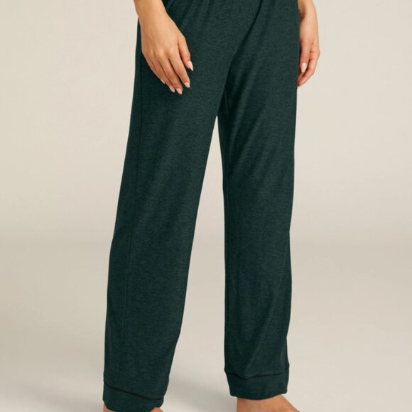 Beyond Yoga Dark Green Pajama Set in Featherweight fabric - Picture 3 of 4